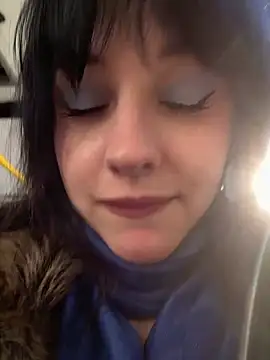 Only_April - Flash of boobs in a public place