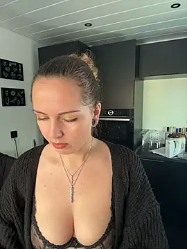 MaryPeach666 - Naked + LT Live Pic