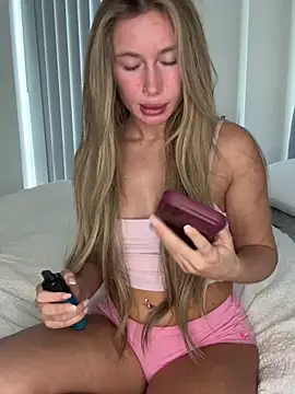SexySaraxxoo - Boobs out 5 mins 😻
