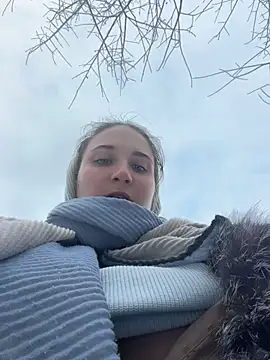 AdelRich - Show my tits on public