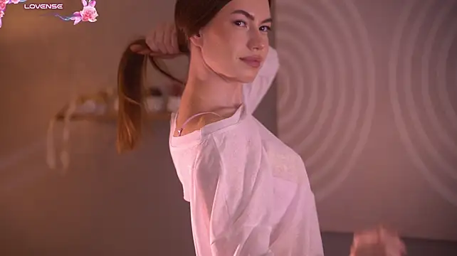 Emmiellee - More oil for my ass