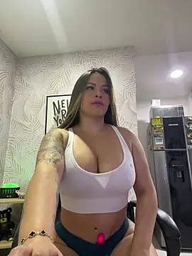 Sexyyykloee - Make me happy mmm