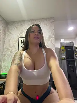 Sexyyykloee - Make me happy mmm