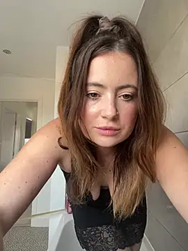 Brunette_Milf_MayaX - Show me some love ❤️
