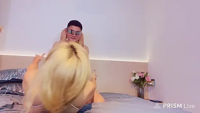 69daxiu01 - Lên cầu thang công cộng