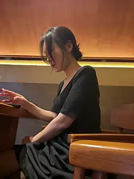 Eva10069 - 公众咖啡厅真空下半身行走人群