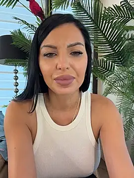 ReynaMorel - Naked doggy tease and spanks