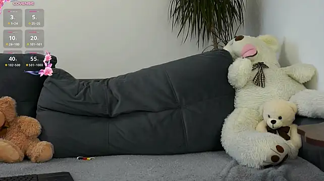 ItsMira - Make my pussy SQUIRT 🌊🌊🌊
