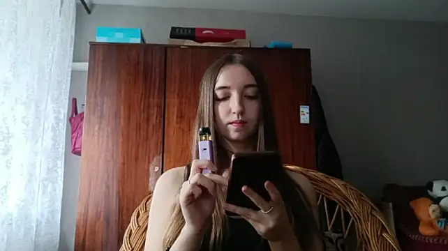 WynonaFarhat - Send sexy photo