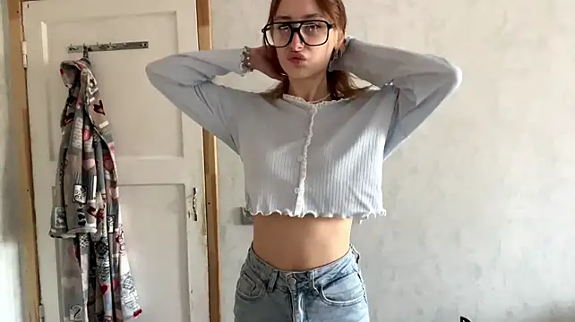 AleneLaurente - I'll show u my delicate, beautiful back