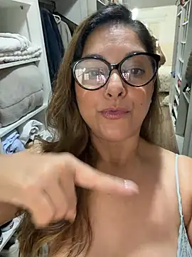 Mariiii_morena - Peladinha e mostrando por 3 minutos