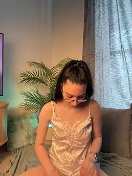 LuluPeach_ - Let s see that kitty