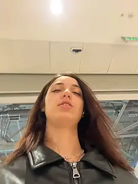 DollyTall - RISKY FLASH NIPPLE IN PUBLIC