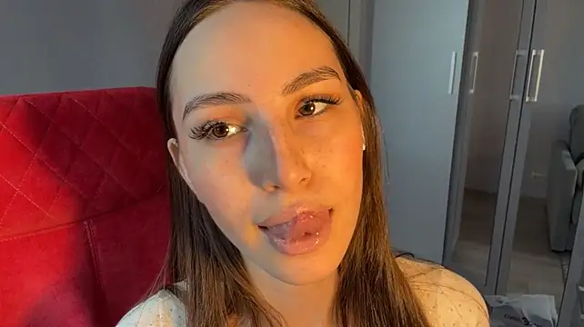 IngaNimon - Lift up my top and show my bra