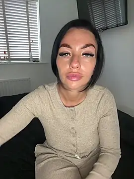 BELLABLACKXUK - Play with pussy