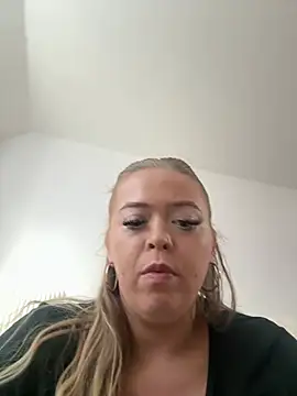 KaylaTrudi - Spit on tits and rub pussy🥰