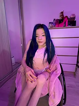 MiniSophiaa - Show nipples