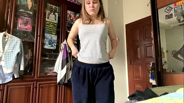 MileyRRoys - show my bra