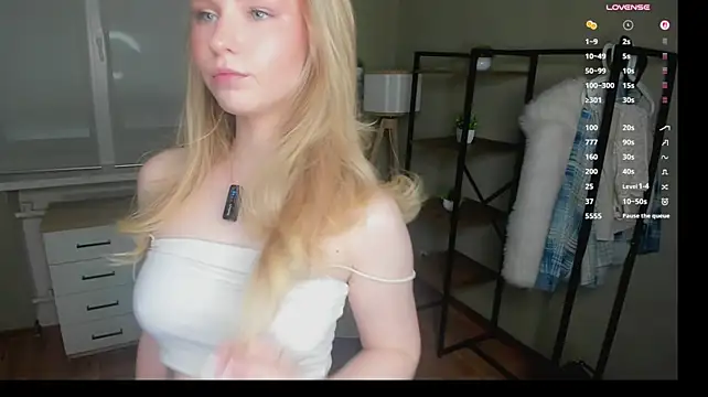 BlondeMiaX - Take off my skirt now, let's play