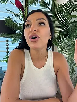 ReynaMorel - Naked doggy tease and spanks