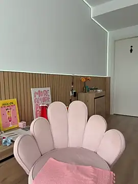 Streetdoll - pussy in doggy + video gift