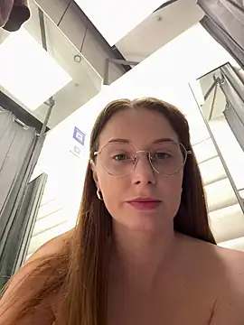 FReyja_44 - Nippele pinch
