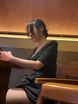 Eva10069 - 公众咖啡厅真空下半身行走人群