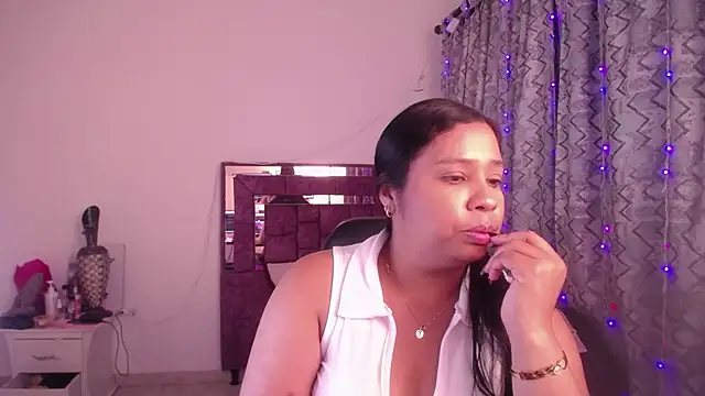 Miafuegolatino - put more oil on my buttocks x