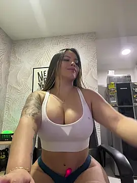 Sexyyykloee - tits out + very sloppy deep throat