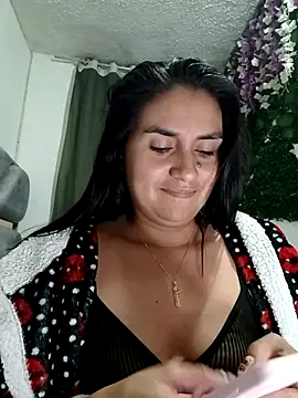 AlejandraCortez_ - show pussy x 20 seconds