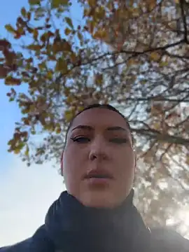 KatyVibes - buzz me while im walk in park