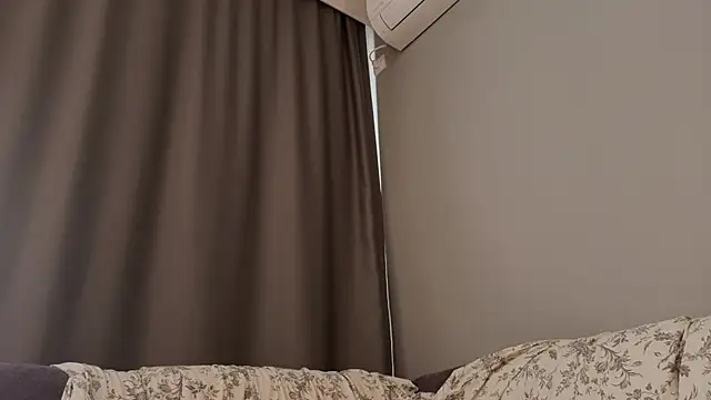 Sun_place - camel toe close to cam
