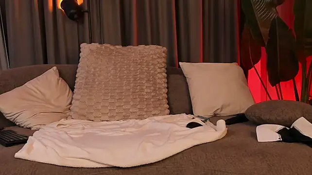 LisaAventi - Pussy play+5 mins toy control