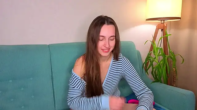 Luna_Hayes - hand bra
