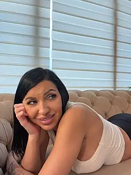 ReynaMorel - Naked doggy tease and spanks