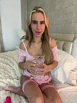 BellaGreenxo - Tease Boobs
