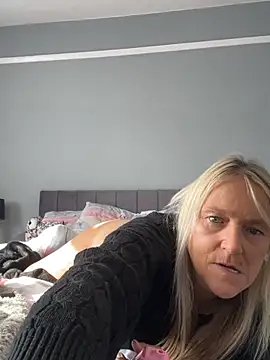 Blondnboujee53 - Spank ass