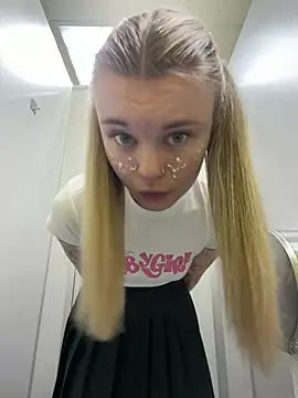-MiaKitty - Top up + massage my naked Tits in WC🫣