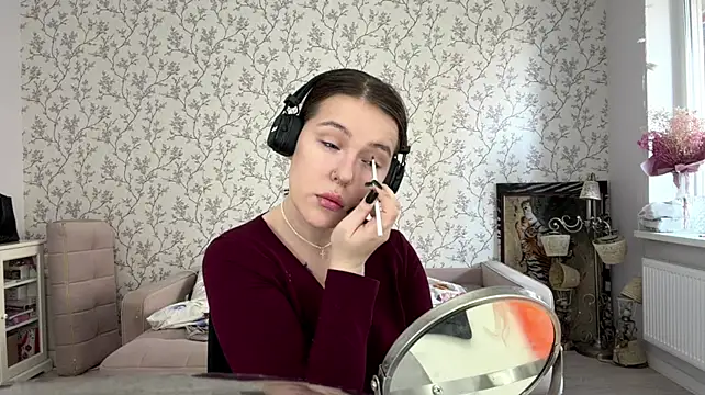 ElizbethPizza - air kisses for all