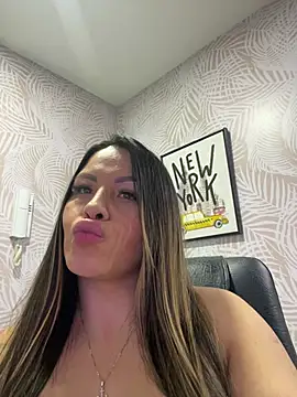 Sexyyykloee - tits out + very sloppy deep throat