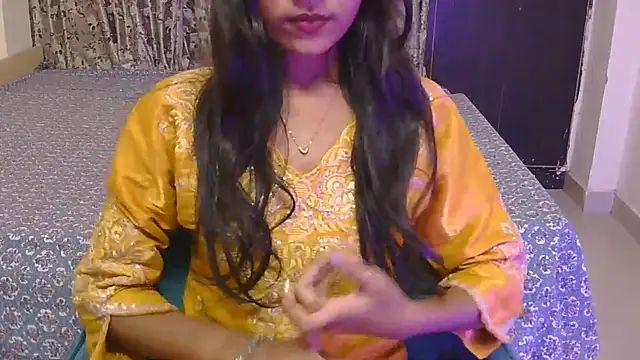 Hoty-priya - pussy oil massage
