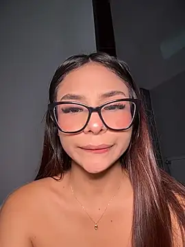 Amira_cute2 - remove panties +Put 1 finger in ñpussy