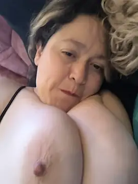Mooncurves - Show boobs