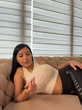 ReynaMorel - Naked doggy tease and spanks