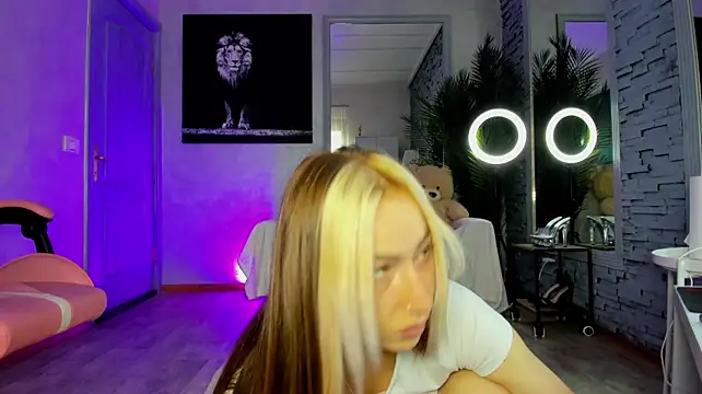 Reina_Cummings - Squeeze your cock between my tits 🍒