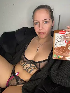MaryPeach666 - Naked + LT Live Pic