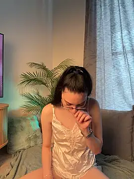 LuluPeach_ - Let s see that kitty