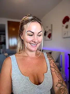 NastyMilf_ - 🦋CAN I PLEASE CUM..?🦋