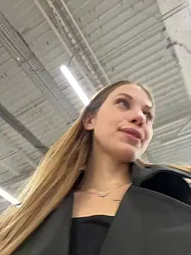 Olivia_Jemison - Slap my tits + shake them in STORE