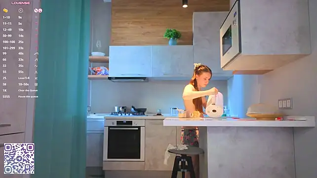 DonnaBurkee - shake and spank my ass in doggy pose
